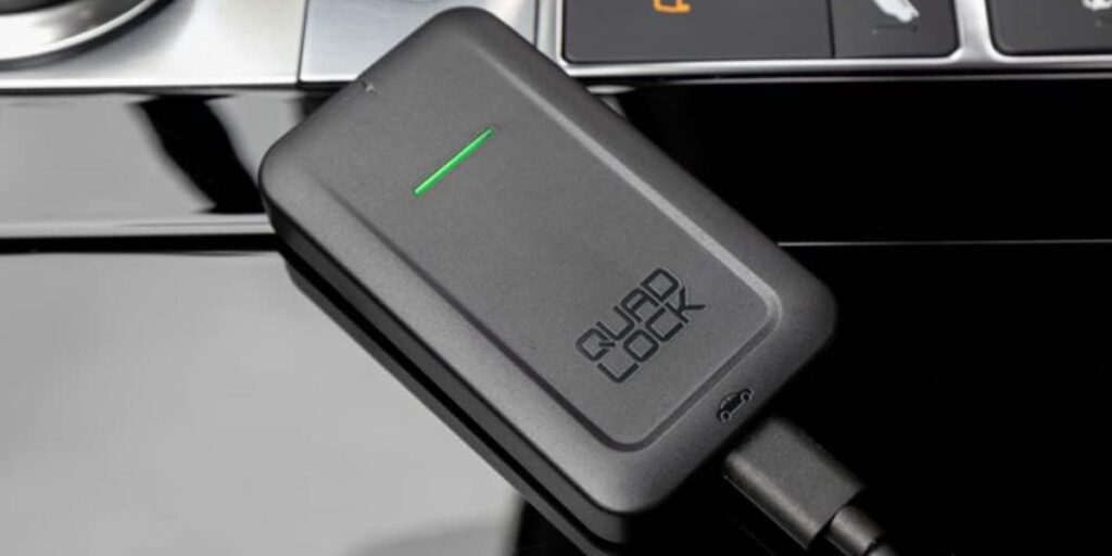 Quad Lock Wireless Adaptor For Apple Carplay (3)